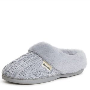 Dearfoams Women's Cozy Light Gray Slippers